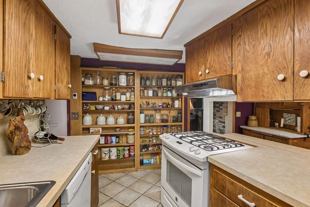 1140 Harbor Lane N, Plymouth, MN 55447
