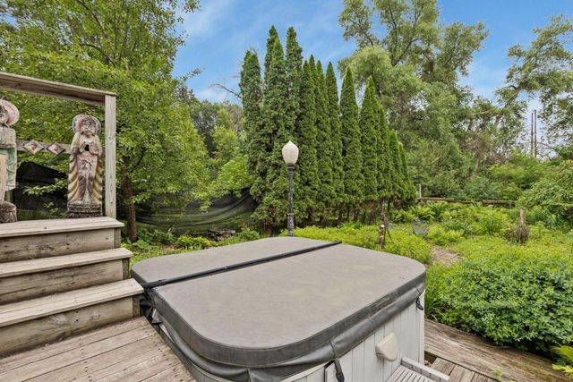 1140 Harbor Lane N, Plymouth, MN 55447