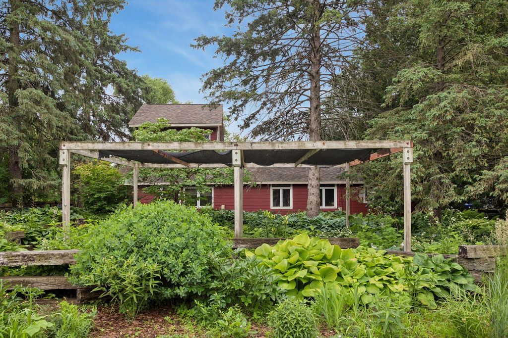 1140 Harbor Lane N, Plymouth, MN 55447