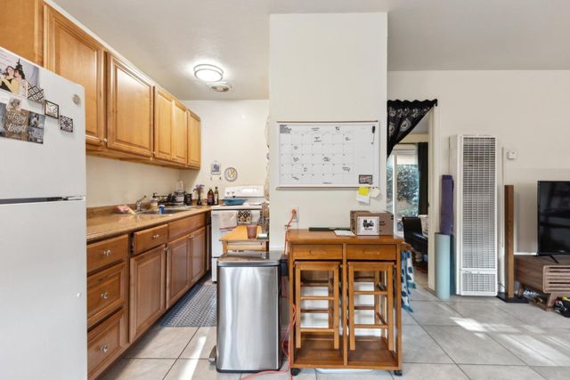 6563 Shattuck Avenue, Oakland, CA 94609