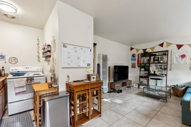 6563 Shattuck Avenue, Oakland, CA 94609