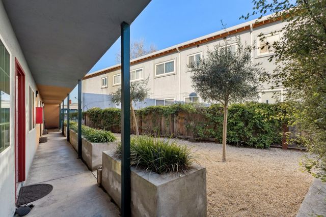 6563 Shattuck Avenue, Oakland, CA 94609