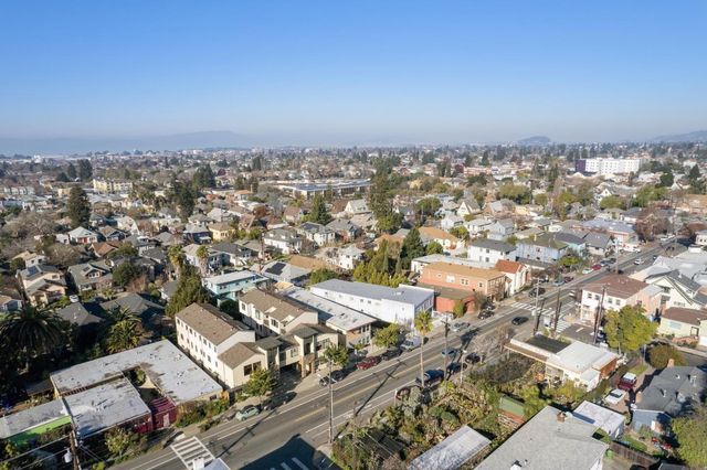 6563 Shattuck Avenue, Oakland, CA 94609
