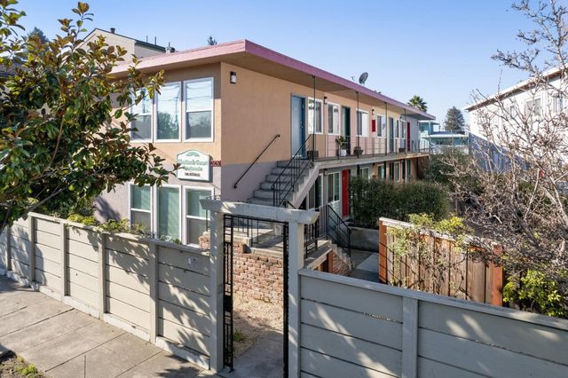 6563 Shattuck Avenue, Oakland, CA 94609