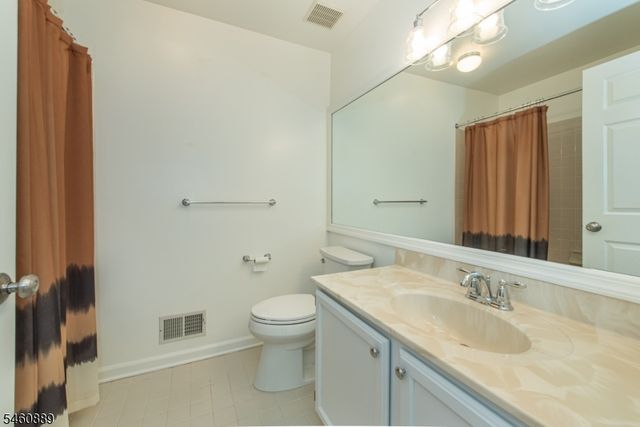 122 Woodmont Dr, Randolph Twp., NJ 07869