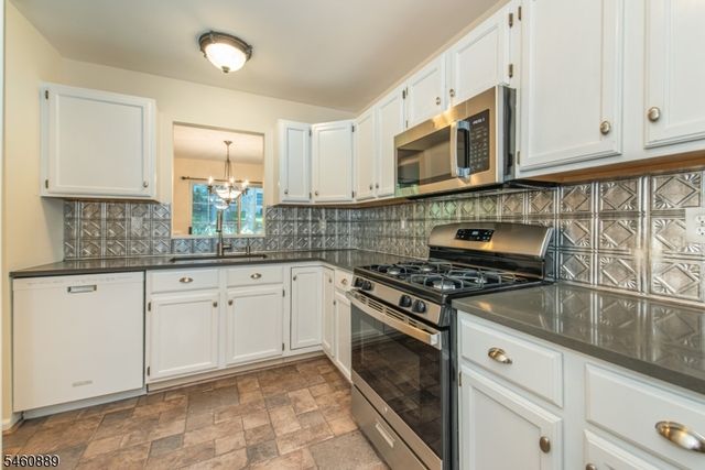 122 Woodmont Dr, Randolph Twp., NJ 07869