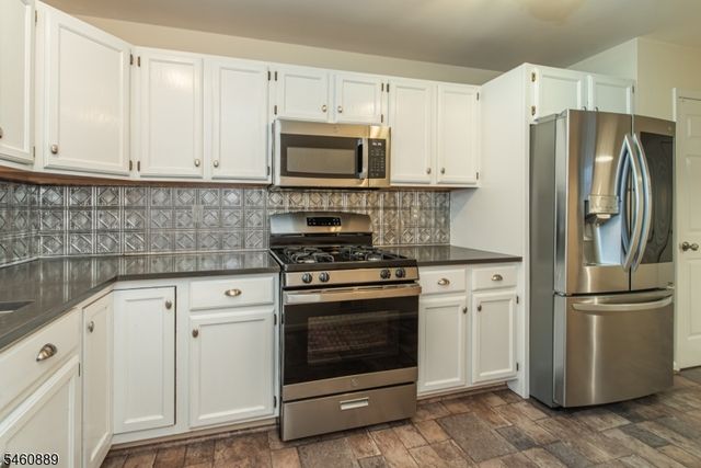 122 Woodmont Dr, Randolph Twp., NJ 07869