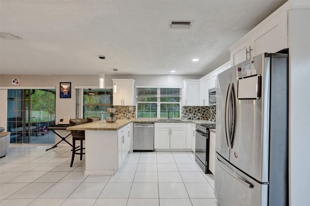 7008 NW 81st Street, Tamarac, FL 33321