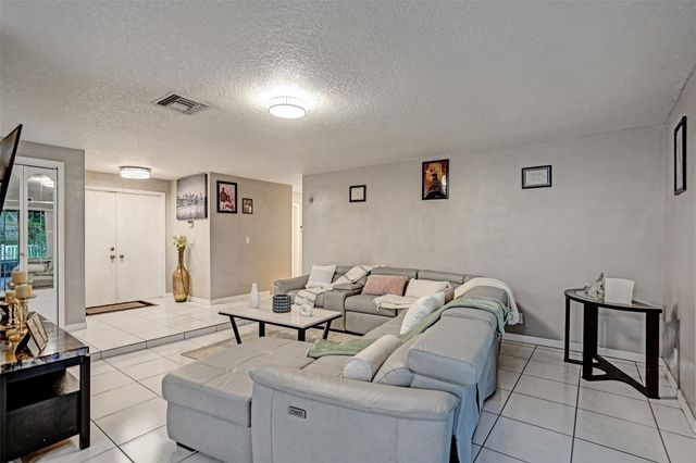 7008 NW 81st Street, Tamarac, FL 33321
