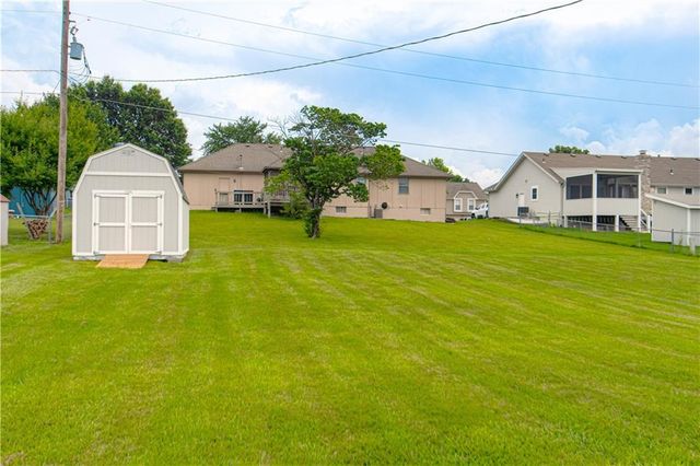 2611 N 157th Terrace, Basehor, KS 66007