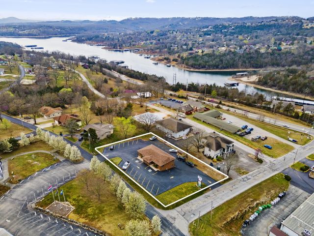 1 Woodland Avenue, Kimberling City, MO 65686