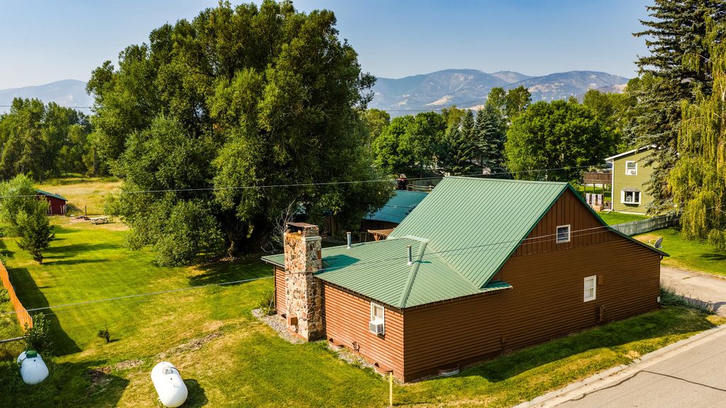 435 W Fourth Avenue, Dayton, WY 82836 photo 2