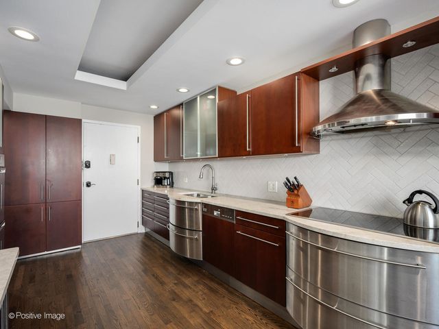 1040 N Lake Shore Drive 16C, Chicago, IL 60611