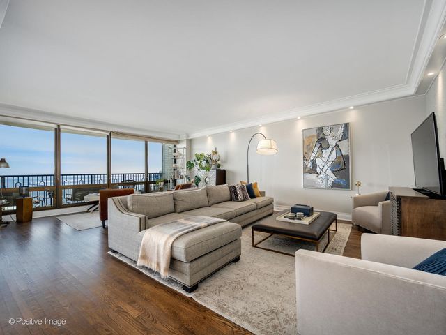 1040 N Lake Shore Drive 16C, Chicago, IL 60611