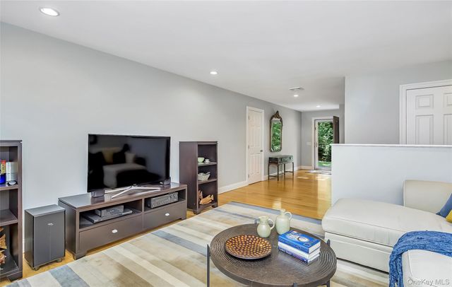 3 Sally's Path, East Hampton, NY 11937