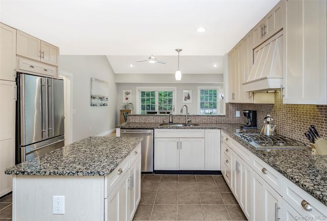 3 Sally's Path, East Hampton, NY 11937