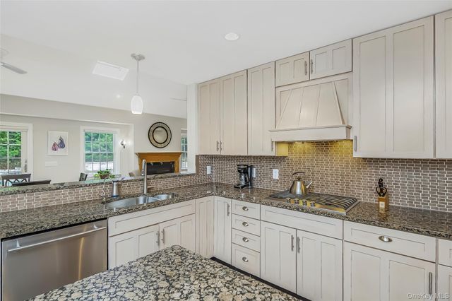 3 Sally's Path, East Hampton, NY 11937