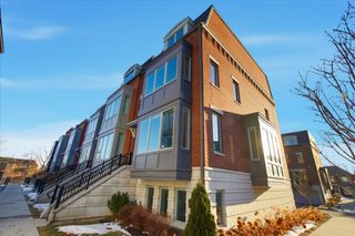 1233 Gateway Court, Northbrook, IL 60062