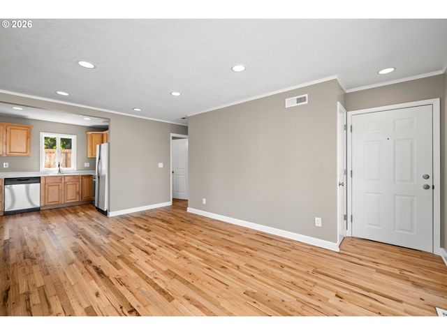 404 EASTFIELD Dr, Oregon City, OR 97045