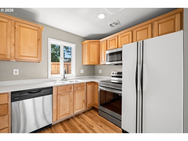 404 EASTFIELD Dr, Oregon City, OR 97045