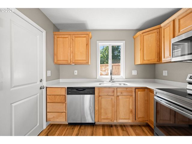 404 EASTFIELD Dr, Oregon City, OR 97045