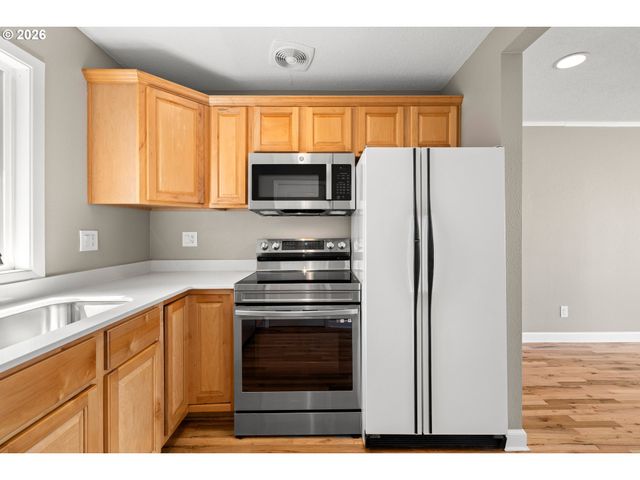 404 EASTFIELD Dr, Oregon City, OR 97045