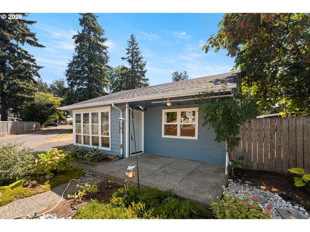 404 EASTFIELD Dr, Oregon City, OR 97045