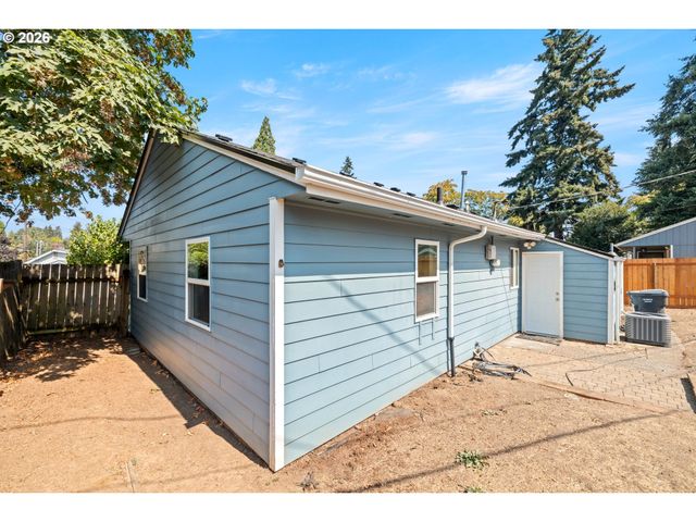 404 EASTFIELD Dr, Oregon City, OR 97045