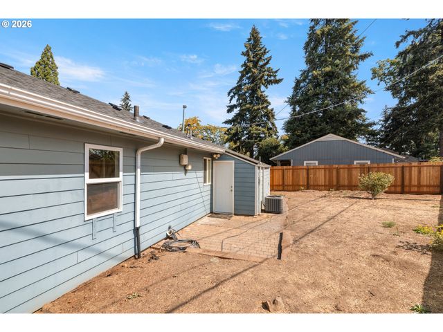 404 EASTFIELD Dr, Oregon City, OR 97045