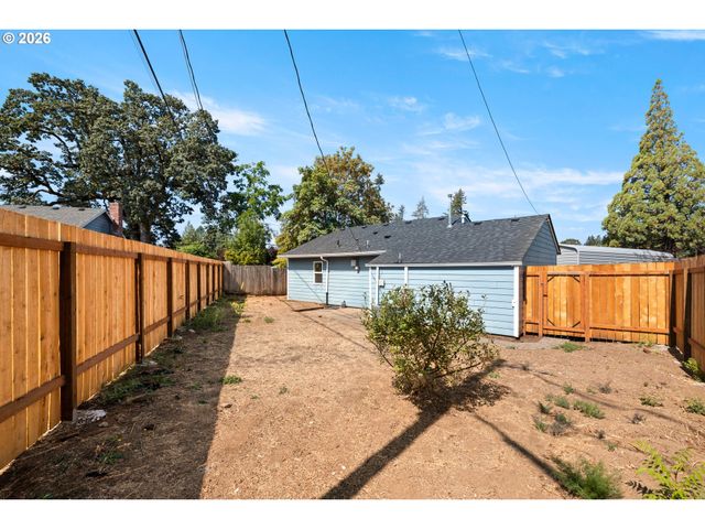 404 EASTFIELD Dr, Oregon City, OR 97045