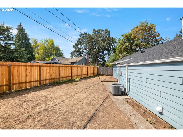 404 EASTFIELD Dr, Oregon City, OR 97045