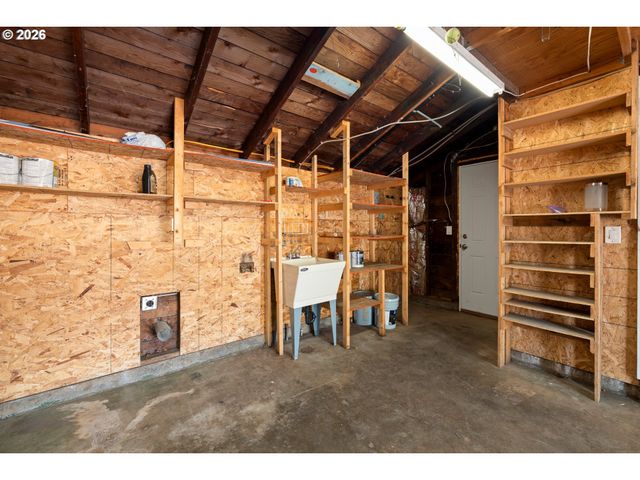 404 EASTFIELD Dr, Oregon City, OR 97045