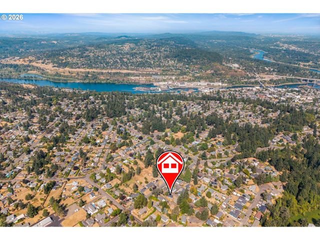 404 EASTFIELD Dr, Oregon City, OR 97045