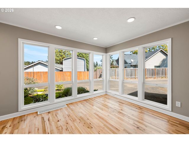 404 EASTFIELD Dr, Oregon City, OR 97045
