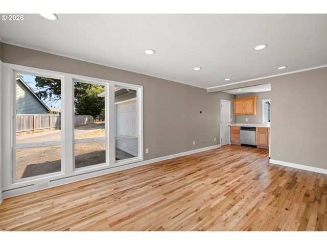 404 EASTFIELD Dr, Oregon City, OR 97045