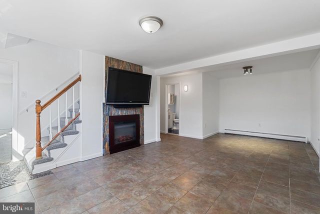 13421 HILLENDALE DR, Woodbridge, VA 22193