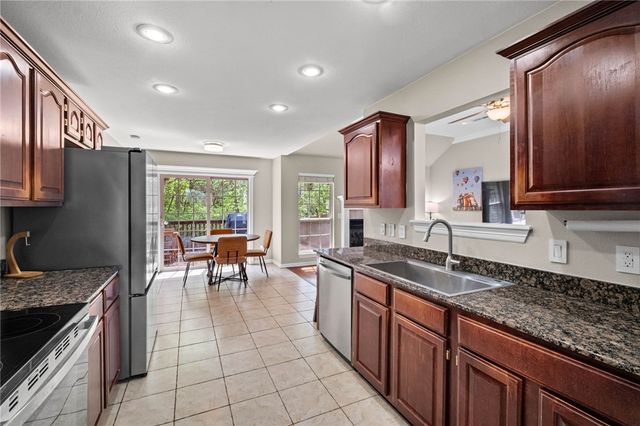5097 W Ridgebury Place, Fayetteville, AR 72704