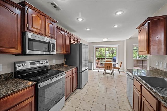 5097 W Ridgebury Place, Fayetteville, AR 72704