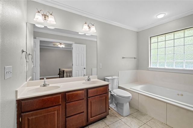 5097 W Ridgebury Place, Fayetteville, AR 72704