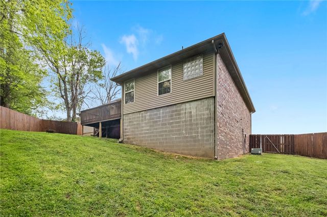 5097 W Ridgebury Place, Fayetteville, AR 72704