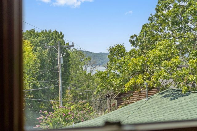 200 Big Bear Boulevard, Hollister, MO 65672