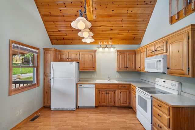 200 Big Bear Boulevard, Hollister, MO 65672