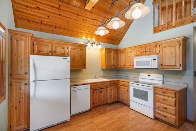 200 Big Bear Boulevard, Hollister, MO 65672