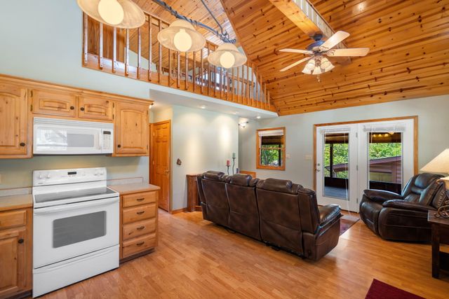 200 Big Bear Boulevard, Hollister, MO 65672