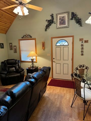 200 Big Bear Boulevard, Hollister, MO 65672