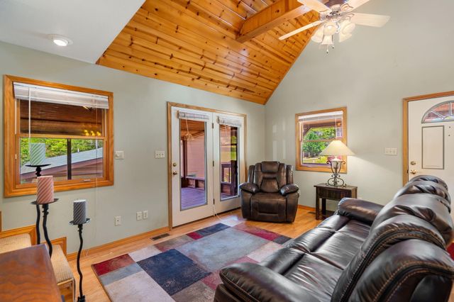 200 Big Bear Boulevard, Hollister, MO 65672