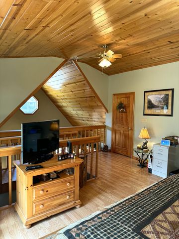 200 Big Bear Boulevard, Hollister, MO 65672