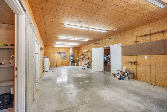 200 Big Bear Boulevard, Hollister, MO 65672