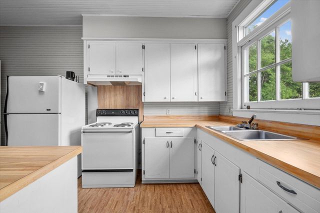 1335 Broad St., Columbia, MS 39429