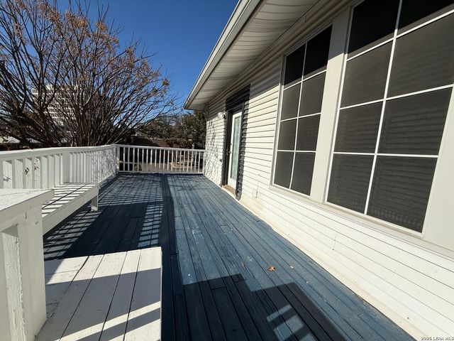 1207 McCullough, San Antonio, TX 78212